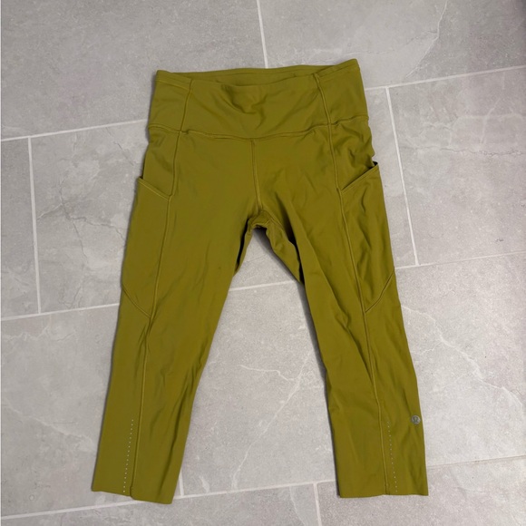 Lululemon Fast and Free Crop II Leggings Nulux 19’’ in Golden Lime Size 8 - Picture 2 of 13